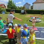 Zahrada školky v Radomyšli se proměnila v policejní základnu