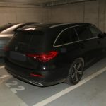 Vandal se vyřádil na autech v Krumlově. Škoda je nejméně půl milionu