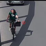 Policie pátrá po cyklistovi, který vzal z lavičky v Budějovicích tašku na notebook