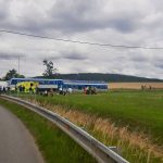 AKTUALIZOVÁNO: V Dobronicích u Chýnova se střetl vlak s nákladním autem. Čtyři zranění