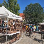Keramické trhy v Bechyni už získávají i mezinárodní zvuk. Na náměstí se vešlo 180 stánků, bylo i 70 náhradníků