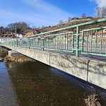 Konec přenášení lodí u mostu na Plešivci v Českém Krumlově. Část koryta Vltavy je splavná, v srpnu vyroste tubus