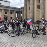 Jaroslav Kotrba jel po stopách slavného závodu z roku 1893. Na vysokém kole vyrazil z Vídně až do Berlína