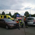 Hasiči s policisty a záchranáři vyjížděli v pátek k devíti nehodám