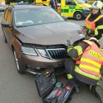 Hasiči s policisty a záchranáři vyjížděli v pátek k devíti nehodám