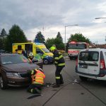 Hasiči s policisty a záchranáři vyjížděli v pátek k devíti nehodám