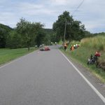 Motorkářka na Prachaticku nezvládla řízení a vylétla ze silnice. Do jejího stroje narazil další motocyklista
