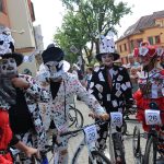 Účastníci koloběžkové Grand Prix v Bechyni musí vypít na trase pivo i mléko