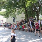 Účastníci koloběžkové Grand Prix v Bechyni musí vypít na trase pivo i mléko