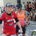 Účastníci koloběžkové Grand Prix v Bechyni musí vypít na trase pivo i mléko