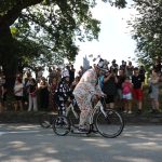 Účastníci koloběžkové Grand Prix v Bechyni musí vypít na trase pivo i mléko
