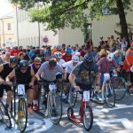 Účastníci koloběžkové Grand Prix v Bechyni musí vypít na trase pivo i mléko