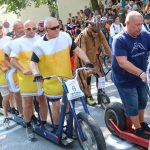 Účastníci koloběžkové Grand Prix v Bechyni musí vypít na trase pivo i mléko