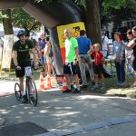 Účastníci koloběžkové Grand Prix v Bechyni musí vypít na trase pivo i mléko