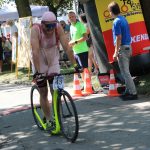 Účastníci koloběžkové Grand Prix v Bechyni musí vypít na trase pivo i mléko