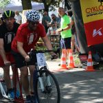 Účastníci koloběžkové Grand Prix v Bechyni musí vypít na trase pivo i mléko