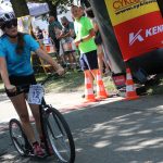 Účastníci koloběžkové Grand Prix v Bechyni musí vypít na trase pivo i mléko