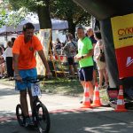 Účastníci koloběžkové Grand Prix v Bechyni musí vypít na trase pivo i mléko