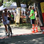 Účastníci koloběžkové Grand Prix v Bechyni musí vypít na trase pivo i mléko