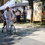 Účastníci koloběžkové Grand Prix v Bechyni musí vypít na trase pivo i mléko