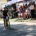 Účastníci koloběžkové Grand Prix v Bechyni musí vypít na trase pivo i mléko