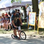 Účastníci koloběžkové Grand Prix v Bechyni musí vypít na trase pivo i mléko