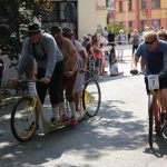 Účastníci koloběžkové Grand Prix v Bechyni musí vypít na trase pivo i mléko