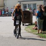 Účastníci koloběžkové Grand Prix v Bechyni musí vypít na trase pivo i mléko