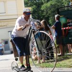 Účastníci koloběžkové Grand Prix v Bechyni musí vypít na trase pivo i mléko