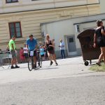 Účastníci koloběžkové Grand Prix v Bechyni musí vypít na trase pivo i mléko