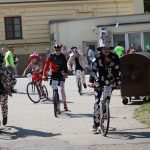 Účastníci koloběžkové Grand Prix v Bechyni musí vypít na trase pivo i mléko