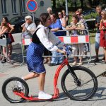 Účastníci koloběžkové Grand Prix v Bechyni musí vypít na trase pivo i mléko