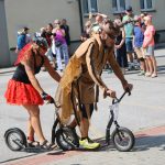 Účastníci koloběžkové Grand Prix v Bechyni musí vypít na trase pivo i mléko