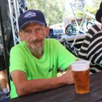 Účastníci koloběžkové Grand Prix v Bechyni musí vypít na trase pivo i mléko