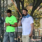 Účastníci koloběžkové Grand Prix v Bechyni musí vypít na trase pivo i mléko
