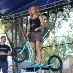 Účastníci koloběžkové Grand Prix v Bechyni musí vypít na trase pivo i mléko