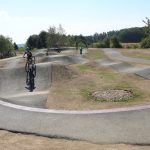 V Blatné otevřeli novou pumptrackovou dráhu