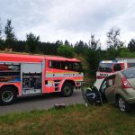 Hasiči s policisty a záchranáři vyjížděli v pátek k devíti nehodám