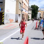 VIDEA: Jakub Mařík ovládl Evropský pohár juniorů v triatlonu. Edita Pozlerová skončila v Táboře těsně za elitní trojkou
