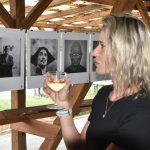Vernisáž v Křenovicích se vydařila. Výstava fotografií Jaroslava Joe Hübla pokračuje i v pondělí