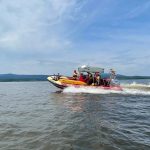 Děti vypluly na člunu na Lipno chytat ryby, vítr je zanesl k ostrovu Tajvan. Na pomoc vyjeli záchranáři