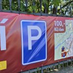 Svět obrů zapříčinil v Chlumu u Třeboně parkovací peklo. Radnice chystá nová opatření