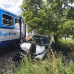 AKTUALIZOVÁNO: V Dobronicích u Chýnova se střetl vlak s nákladním autem. Čtyři zranění
