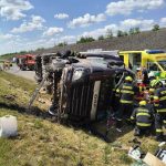 Doplnění k nehodě kamionu u Soběslavi: Zraněného řidiče vyprošťovali hasiči desítky minut