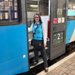 Labuťák jako zázrakem přežil srážku s vlakem u Protivína.  Za život vděčí všímavé průvodčí
