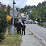 AKTUALIZOVÁNO: Policie pátrala v okolí Podsrpenské ulice ve Strakonicích po ženě, která mířila na souseda zbraní