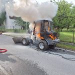 V obci Skopytce skončil v plamenech malý nakladač