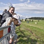 Sedmdesát traktorů rozburácelo Kosmo. Vítězové si odvezli let vrtulníkem