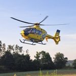 AKTUALIZOVÁNO: Tři zranění po čelním nárazu do stromu u Hluboké nad Vltavou
