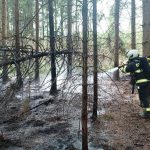 Sucho a lidská neopatrnost. Hasiče zaměstnávají požáry napříč krajem